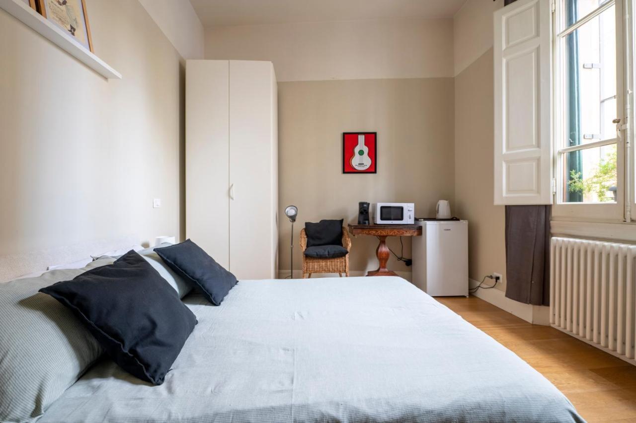 Boutique Apartment With Private Rooms And Garden Oasis Florenţa Exterior foto