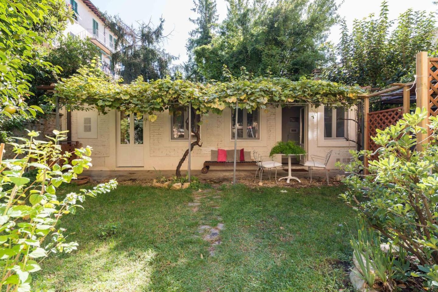Boutique Apartment With Private Rooms And Garden Oasis Florenţa Exterior foto